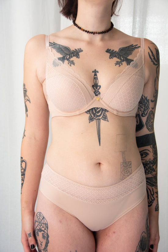 color: Rose