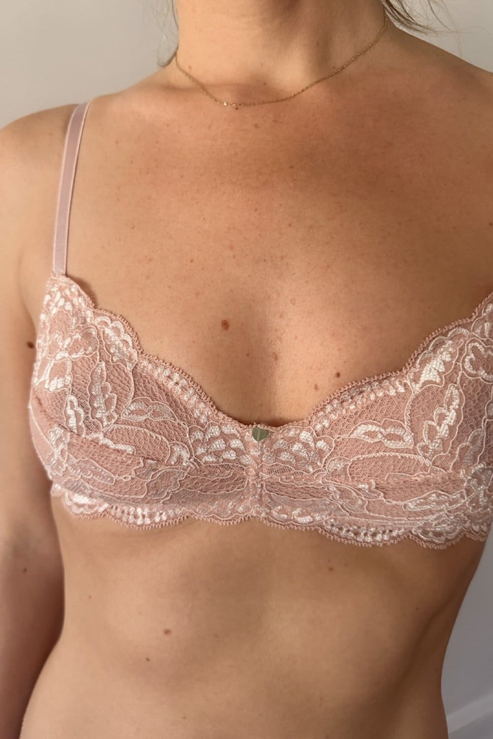 Clo intimo fortuna demi soft bra in rosa cuarzo on a model, front view, close-up.