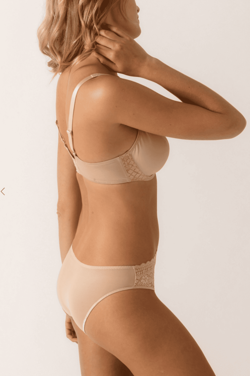 Empreinte melody brief in caramel, a model side view, close-up.