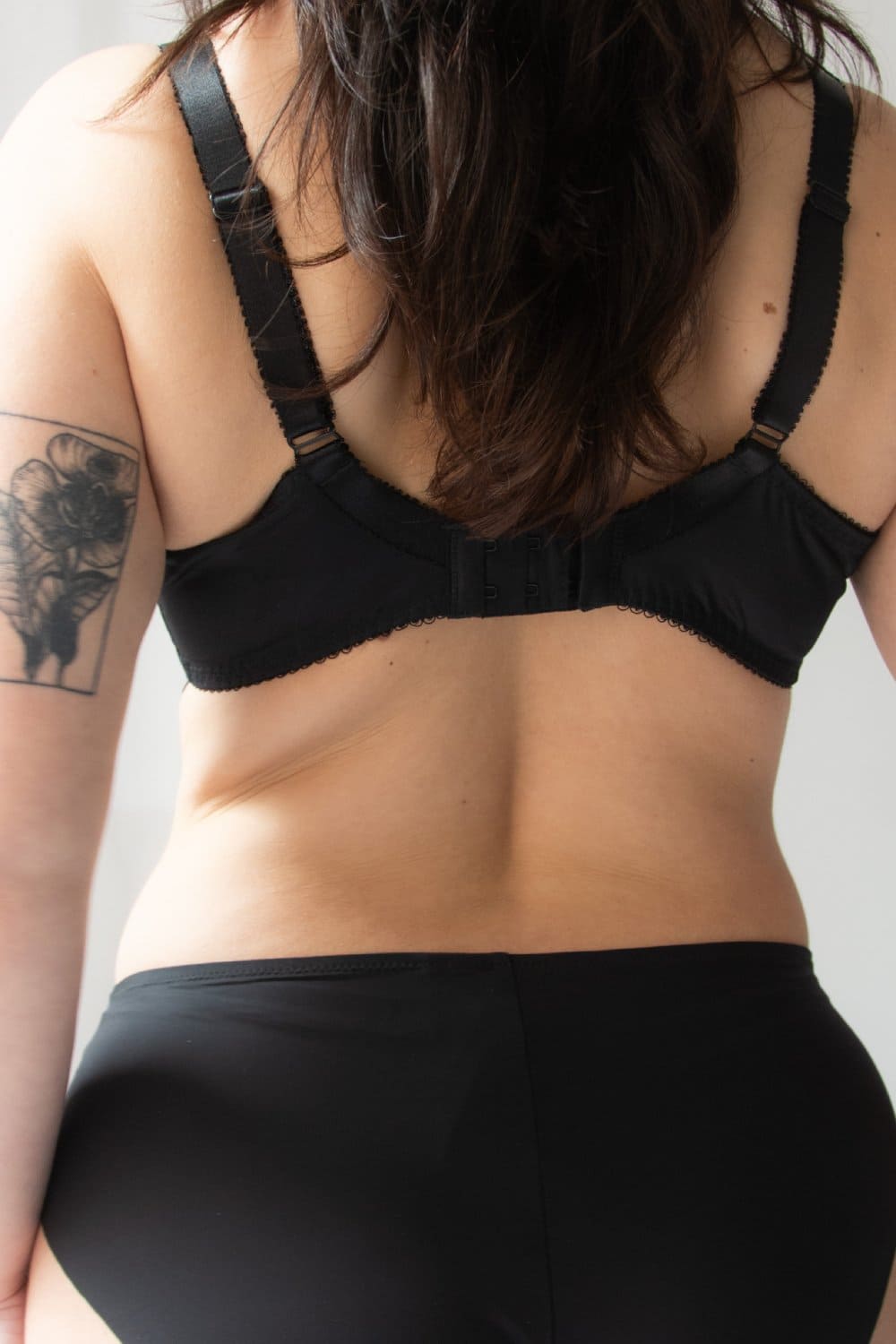 Fantasie emmaline side support bra in midnight on a model back view, close-up.