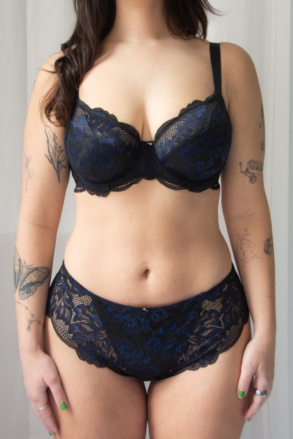 Fantasie emmaline side support bra in midnight on a model front view, close-up from a different perspective.