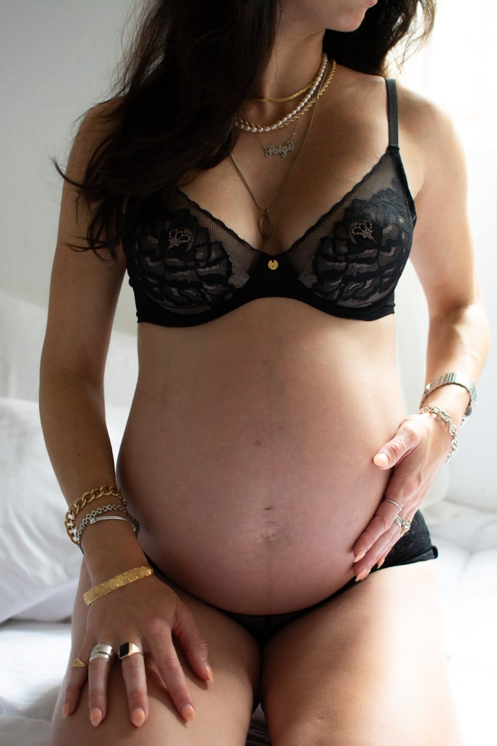 Natori Flora underwire contour bra in black/cafe, close-up front view on a pregnant model.