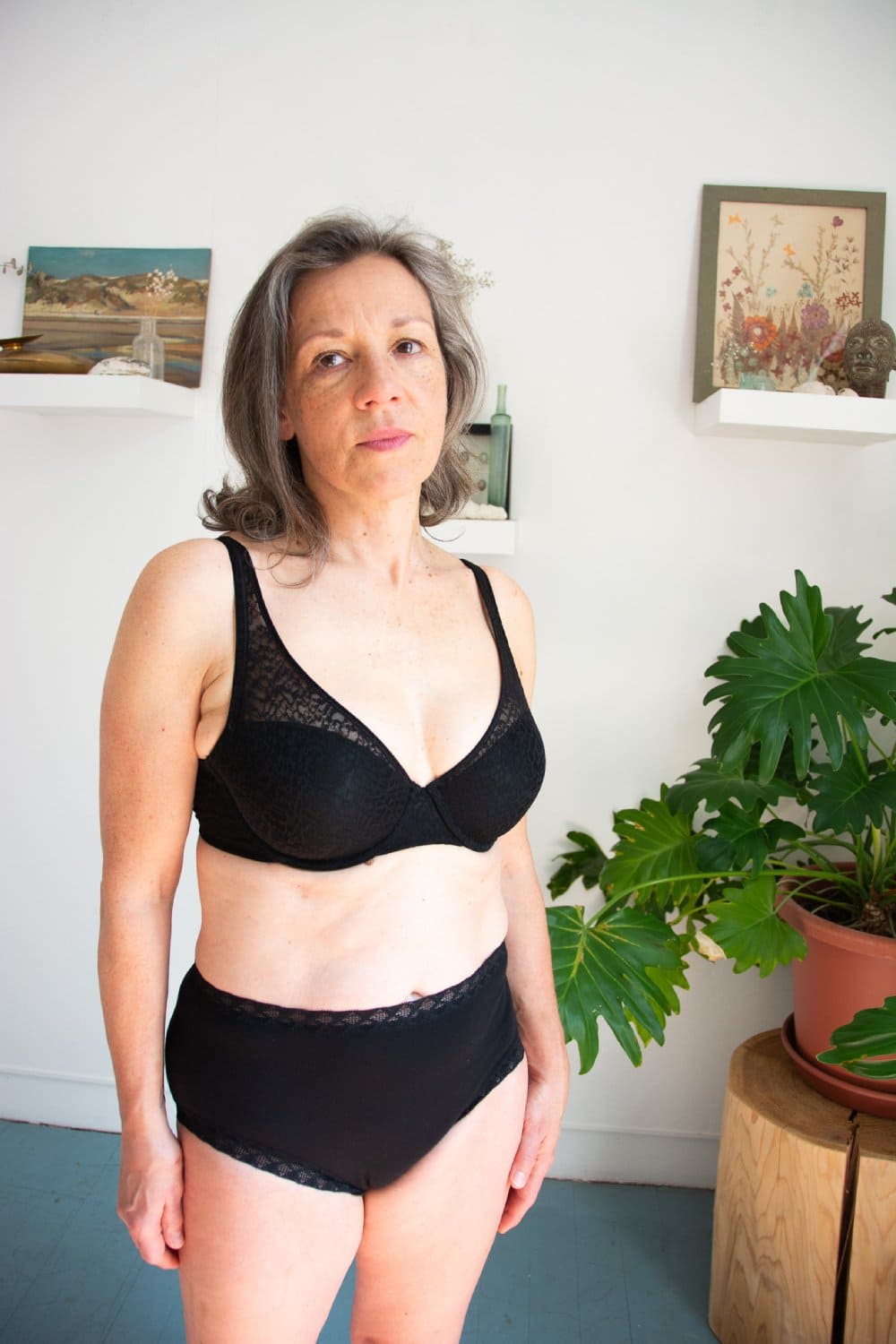 Natori pretty smooth full fit contour underwire bra in black, front view on a model.