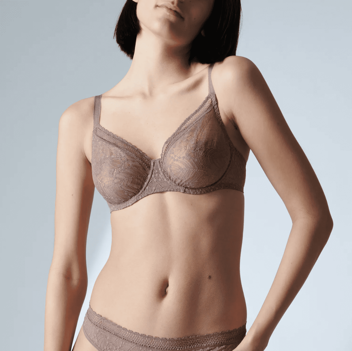 Simone Perele Comete full cup bra in chestnut, front view on a model, close-up.