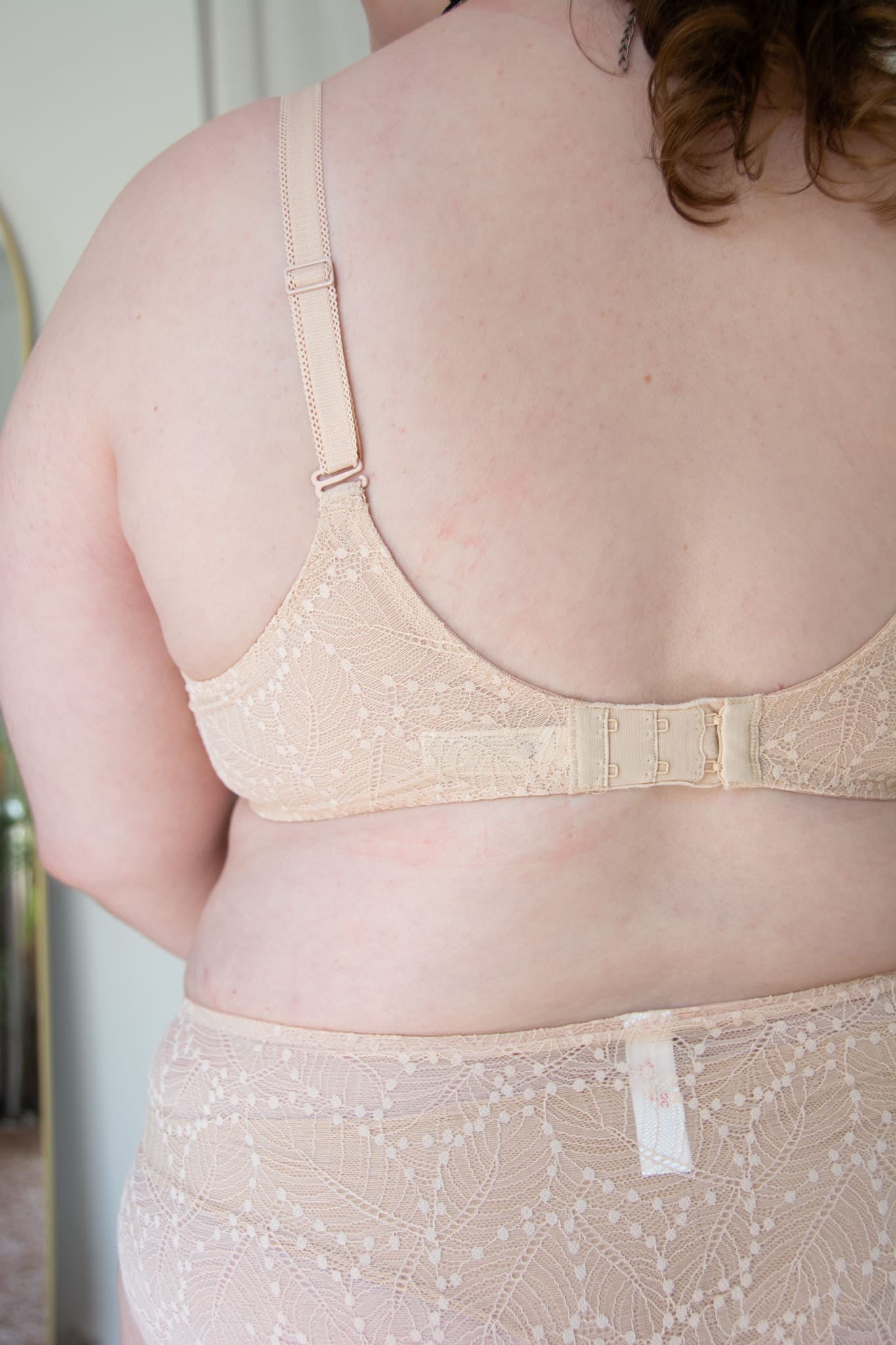 Simone Perele Comete full cup bra in pink sand, back view on a model, close-up.