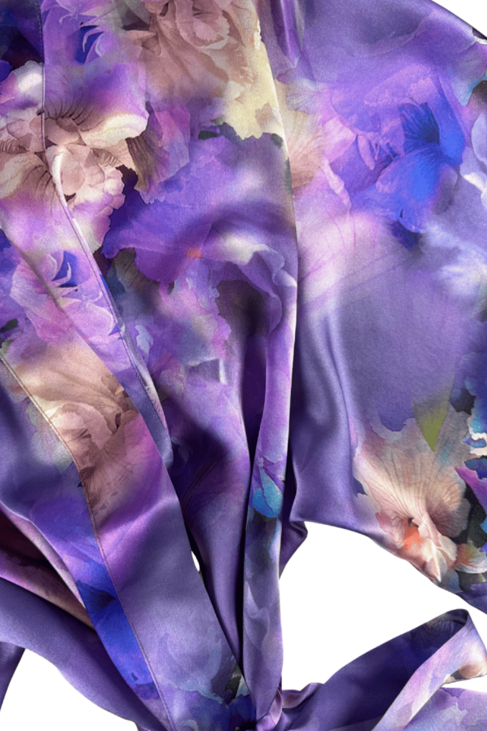 Samantha chang classic silk short kimono in snow flowers, close-up detailed view on a white background.